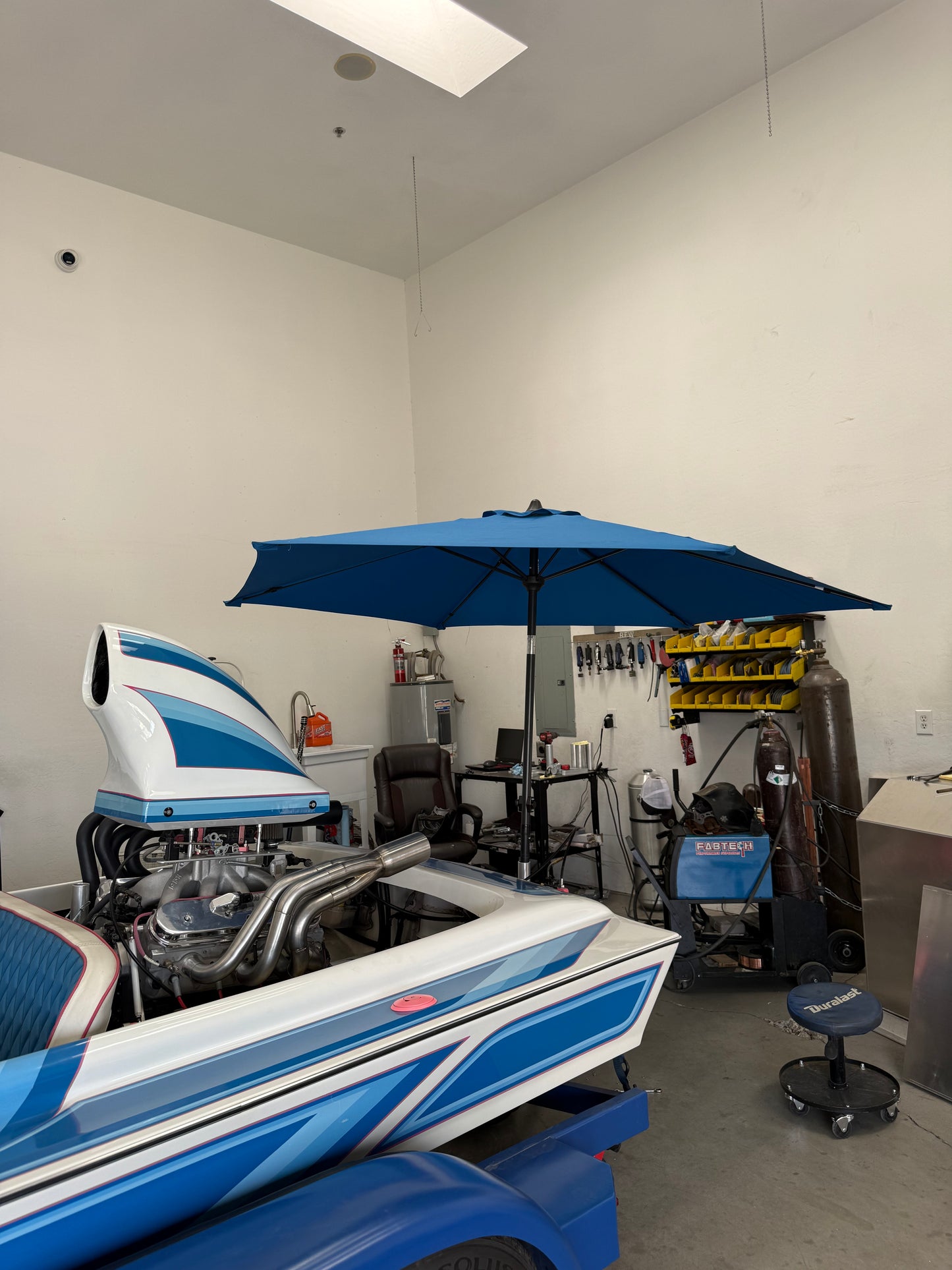 Pump mounted umbrella mount