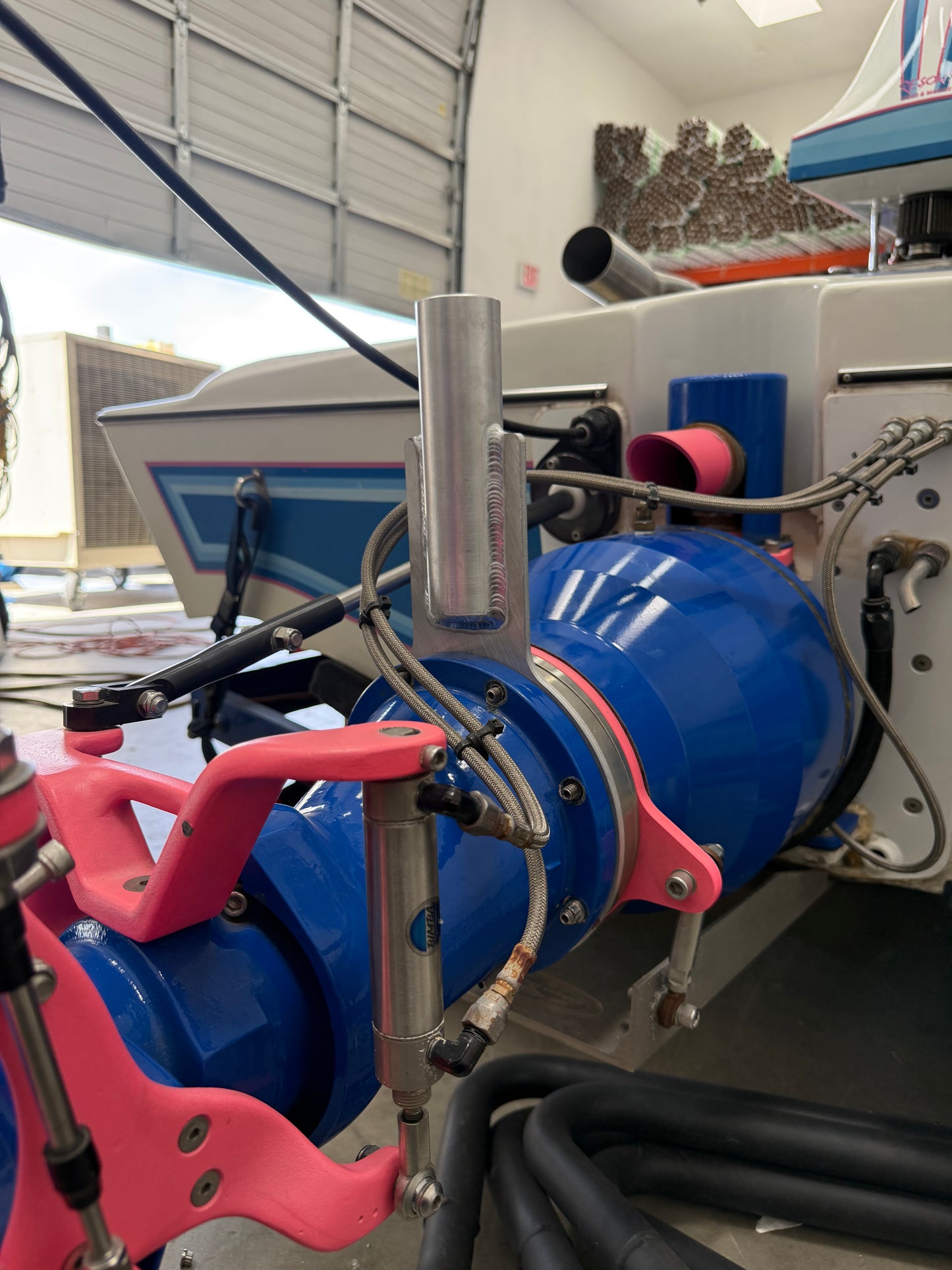 Pump mounted umbrella mount
